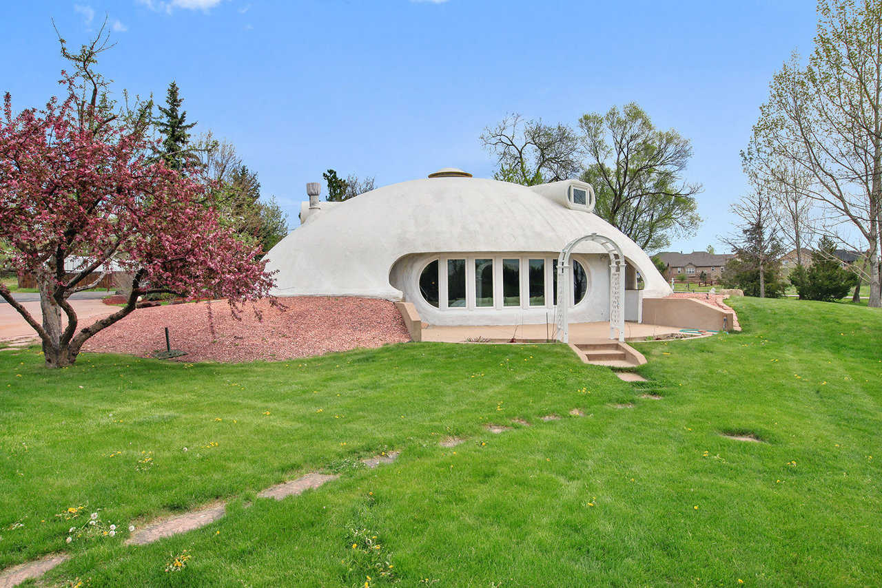 A Pioneering Monolithic-style Dome Home For Sale In Colorado [SOLD ...